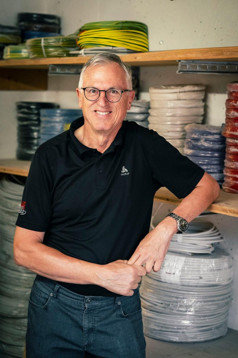 Lothar Schneider, Büro bei Elektro Wolf